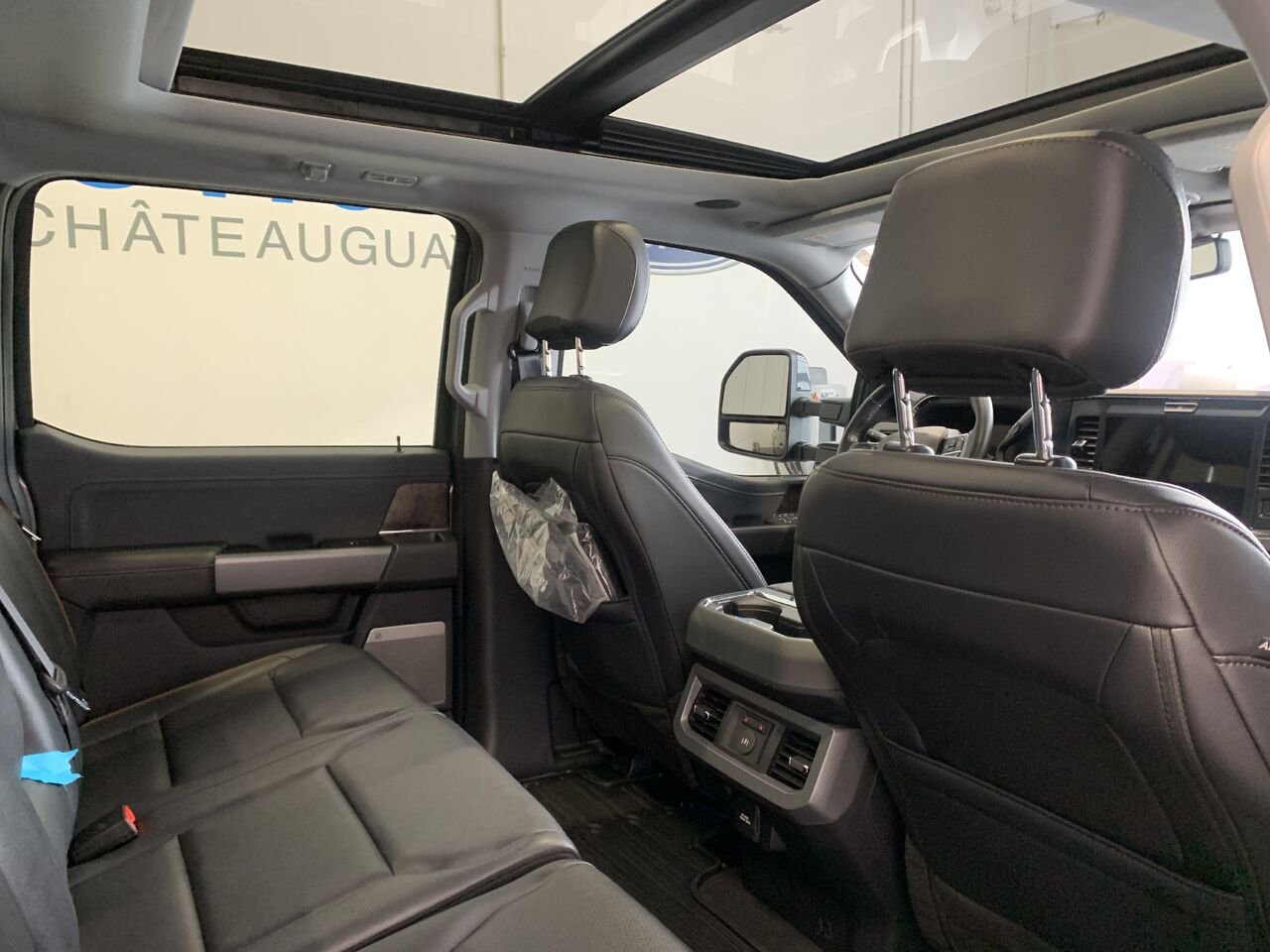 2025 Ford Super Duty F-250 SRW LARIAT LARIAT cabine 6 places 4RM caisse de 6,75 pi Grey Châteauguay - photo #17