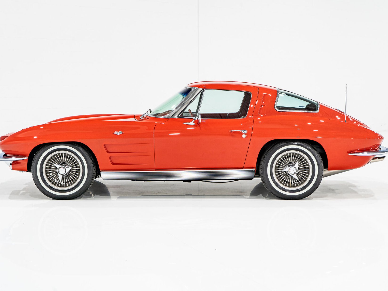 Chevrolet Corvette Split window matching# 327 Factory A/C | PRICE IN USD 1963 Rouge Montréal - photo #52