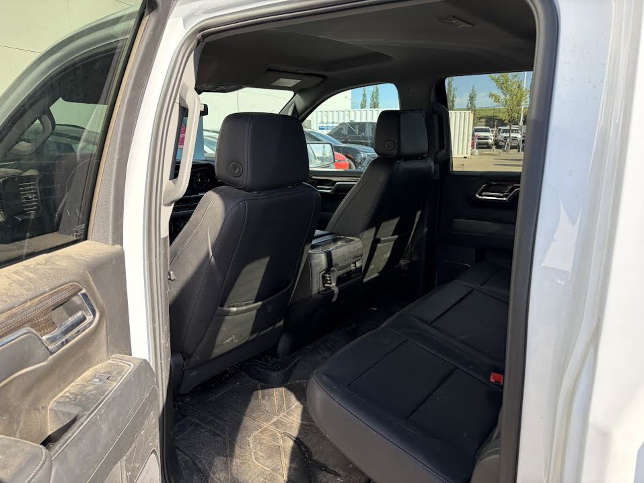 2024 Chevrolet Silverado 1500 4WD Crew Cab 147 RST White Sherwood Park - photo #5