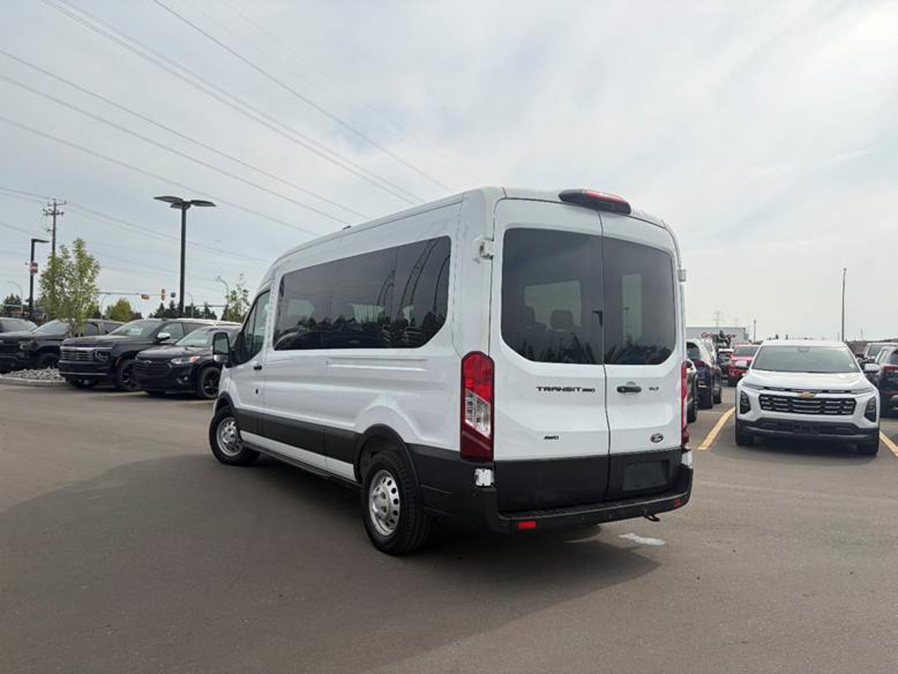 2026 Ford Transit Passenger Wagon T-350 148 Med Roof XLT AWD White Sherwood Park - photo #3