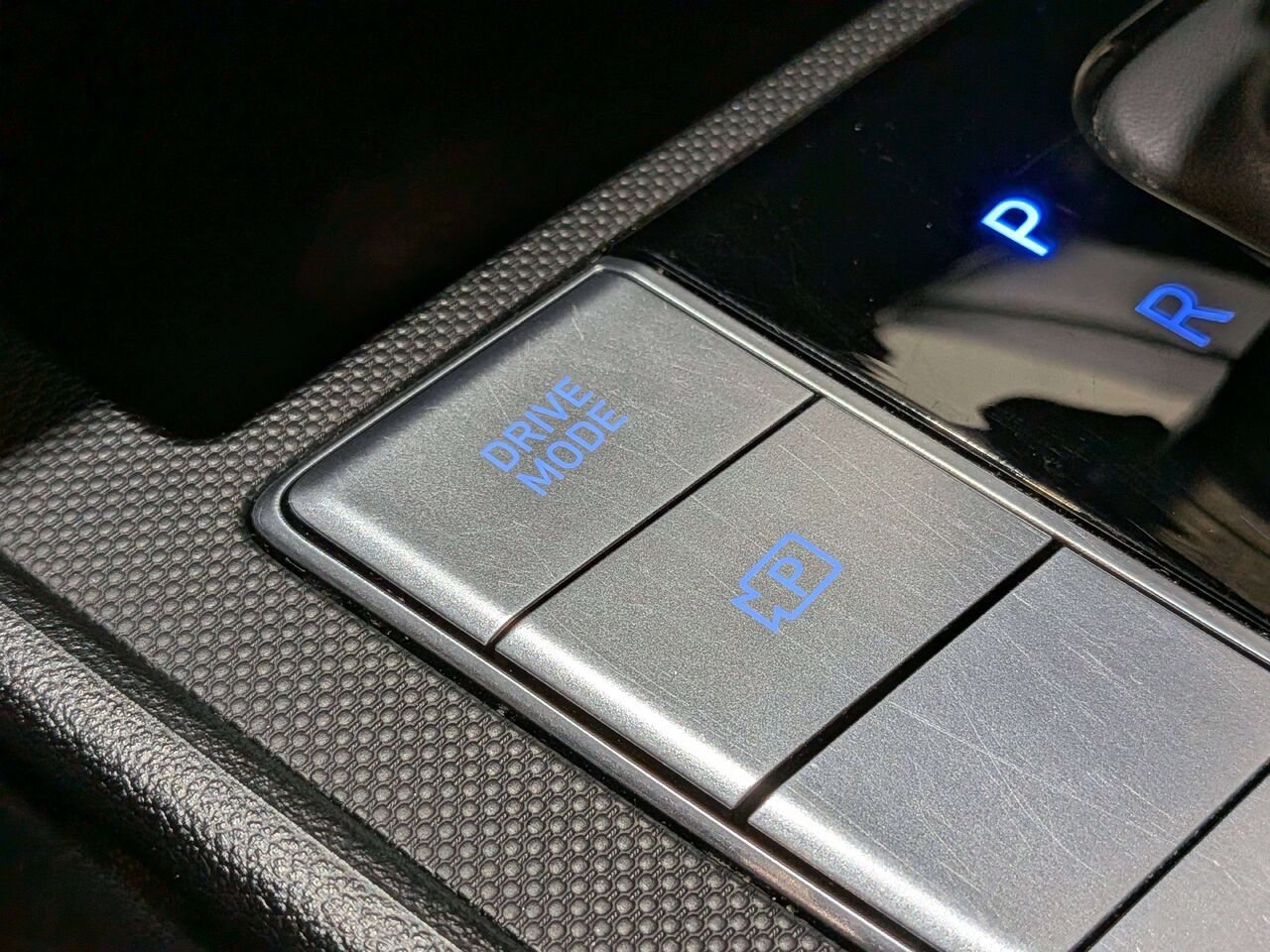 2025 Hyundai Elantra Preferred IVT w/Tech Pkg White Val-David - photo #30