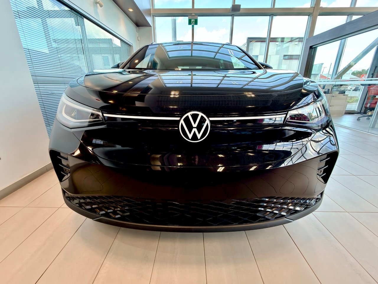 2024 Volkswagen ID.4 Black Notre-Dame-des-Prairies - photo #4