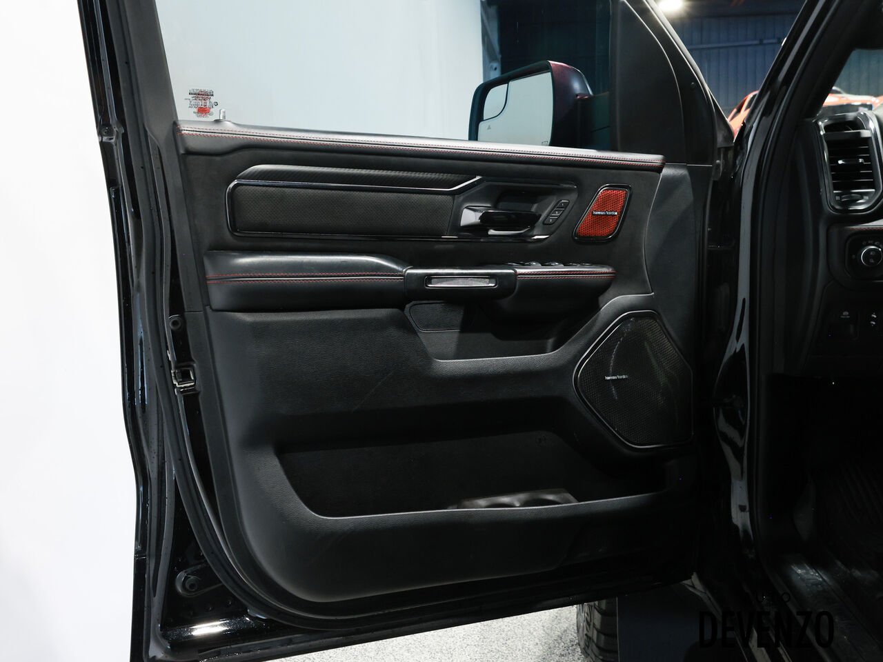 2021 Ram 1500 Black Saint-Eustache - photo #12