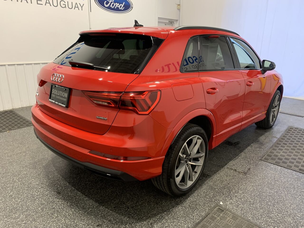 2024 Audi Q3 Komfort 40 TFSI quattro Red Châteauguay - photo #5