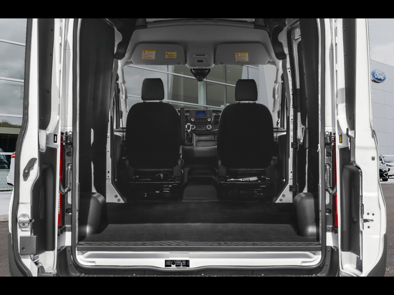2026 Ford Transit Cargo Van Carbonized Grey Metallic Saint-Eustache - photo #9