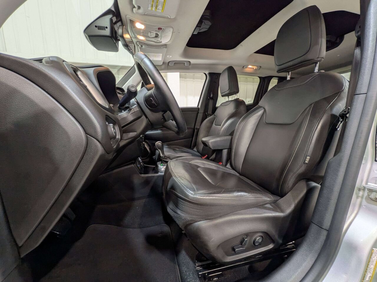 2019 Jeep Renegade Limited 4x4 Silver Val-David - photo #1