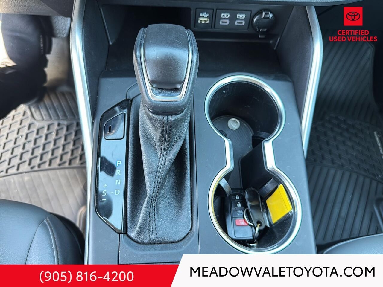 2023 Toyota HIGHLANDER New tires, Satin Bronze 18" Wheels, Running Boards, 2nd Row Captain Chairs Cement Mississauga - photo #17
