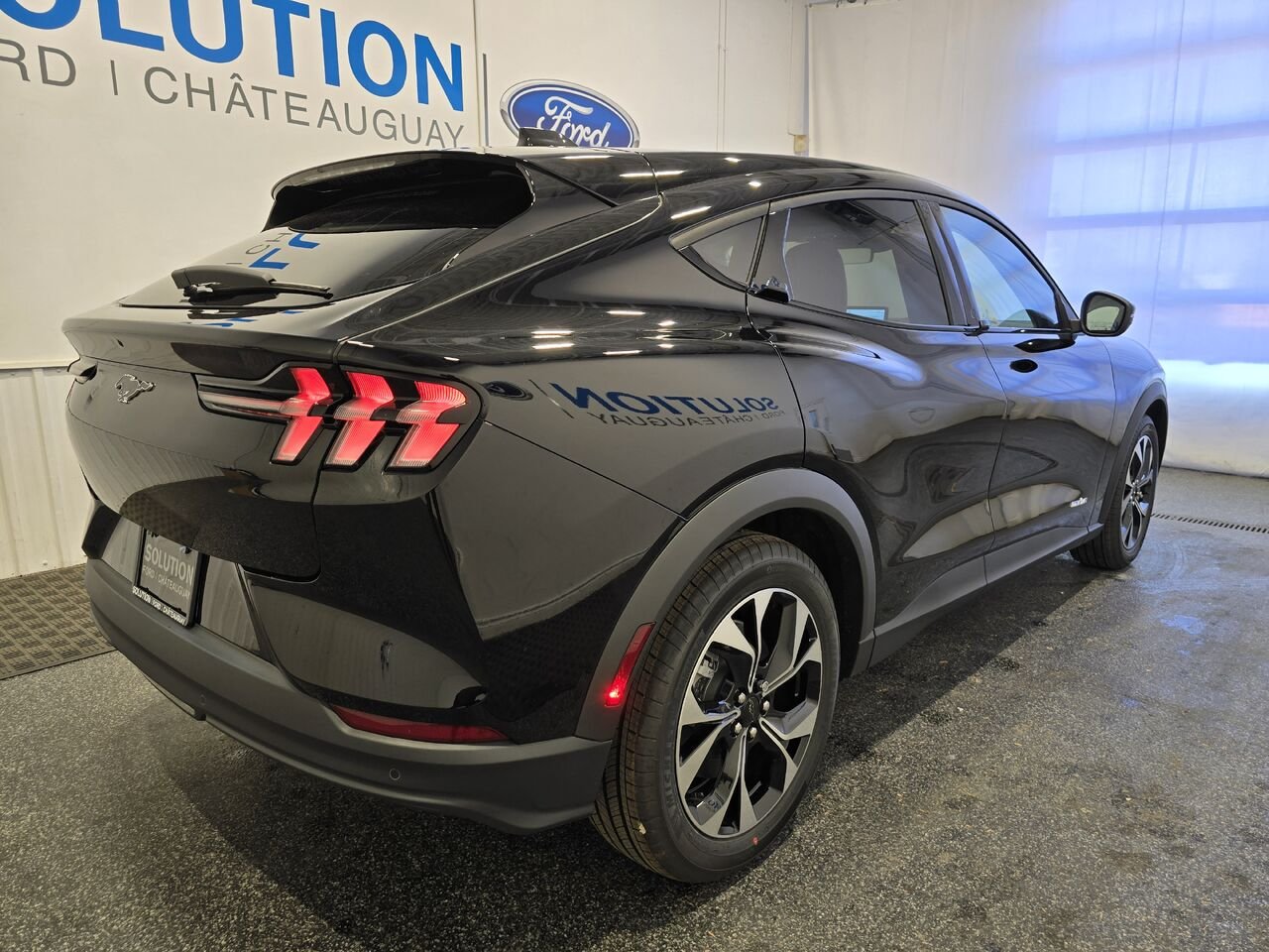 Ford Mustang Mach-E 2026 Noir ombre Châteauguay - photo #2