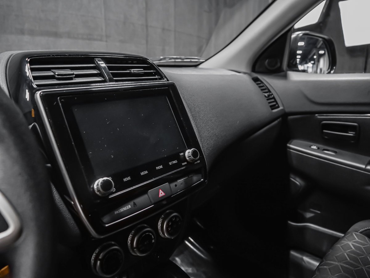 2025 Mitsubishi RVR ES FWD CARPLAY CAMÉRA SIÈGES CHAUFFANTS Grey Montreal - photo #8