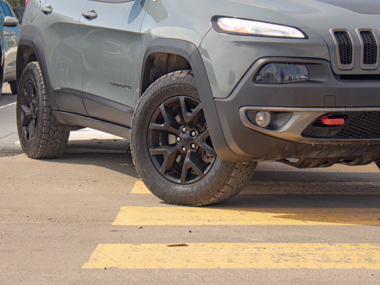 2015 Jeep Cherokee 4WD 4dr Trailhawk gray Sherwood Park - photo #5