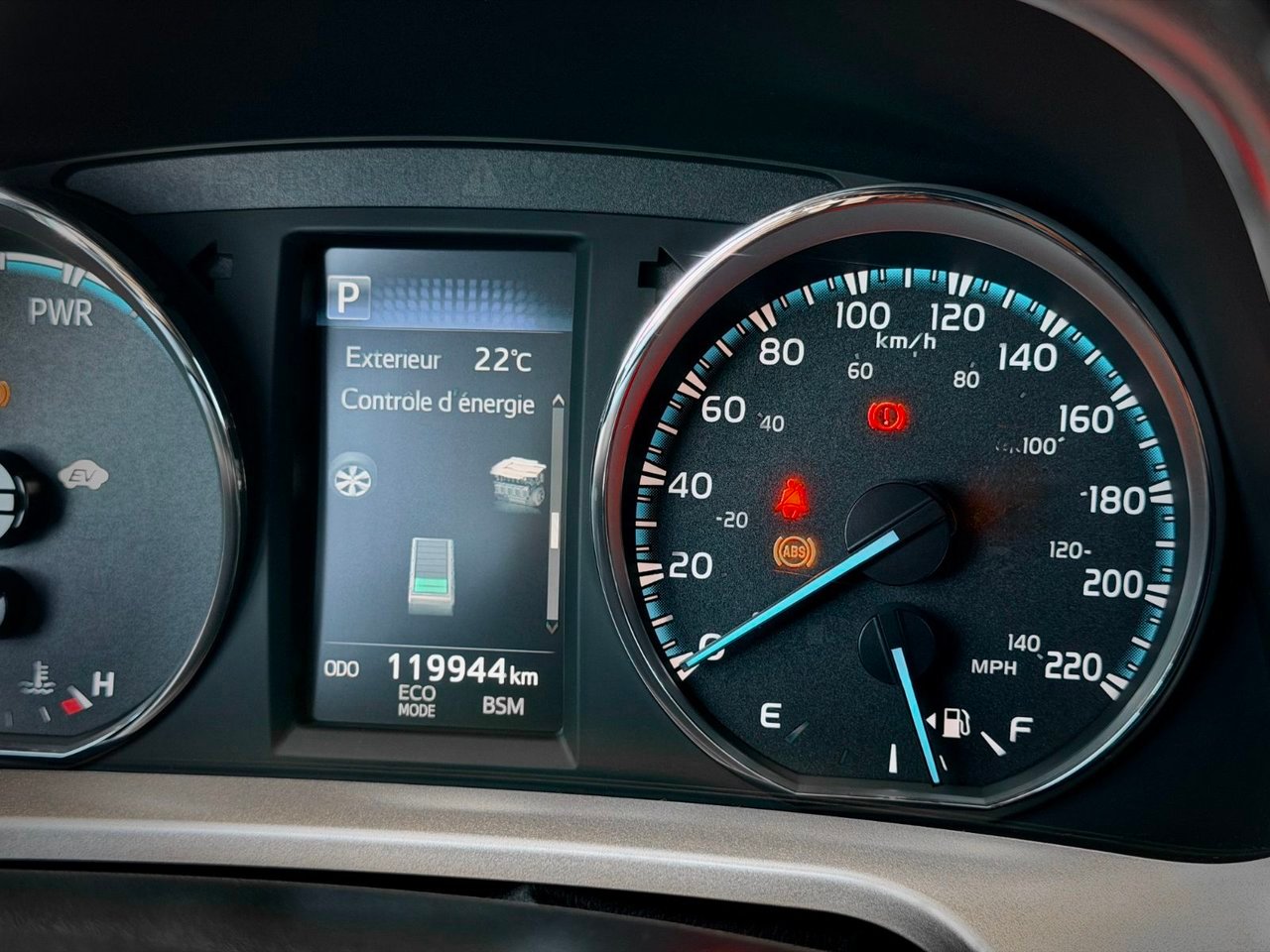 2017 Toyota RAV4 Hybrid Silver Notre-Dame-des-Prairies - photo #27
