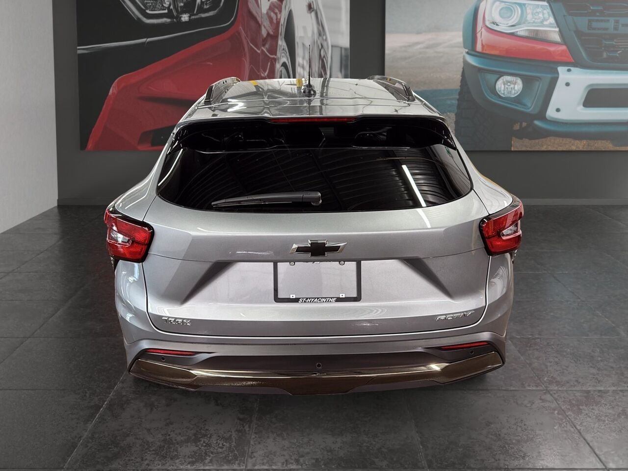 Chevrolet Trax ACTIV 4 portes TA 2026 GRIS STERLING METALLISE Saint-Hyacinthe - photo #2