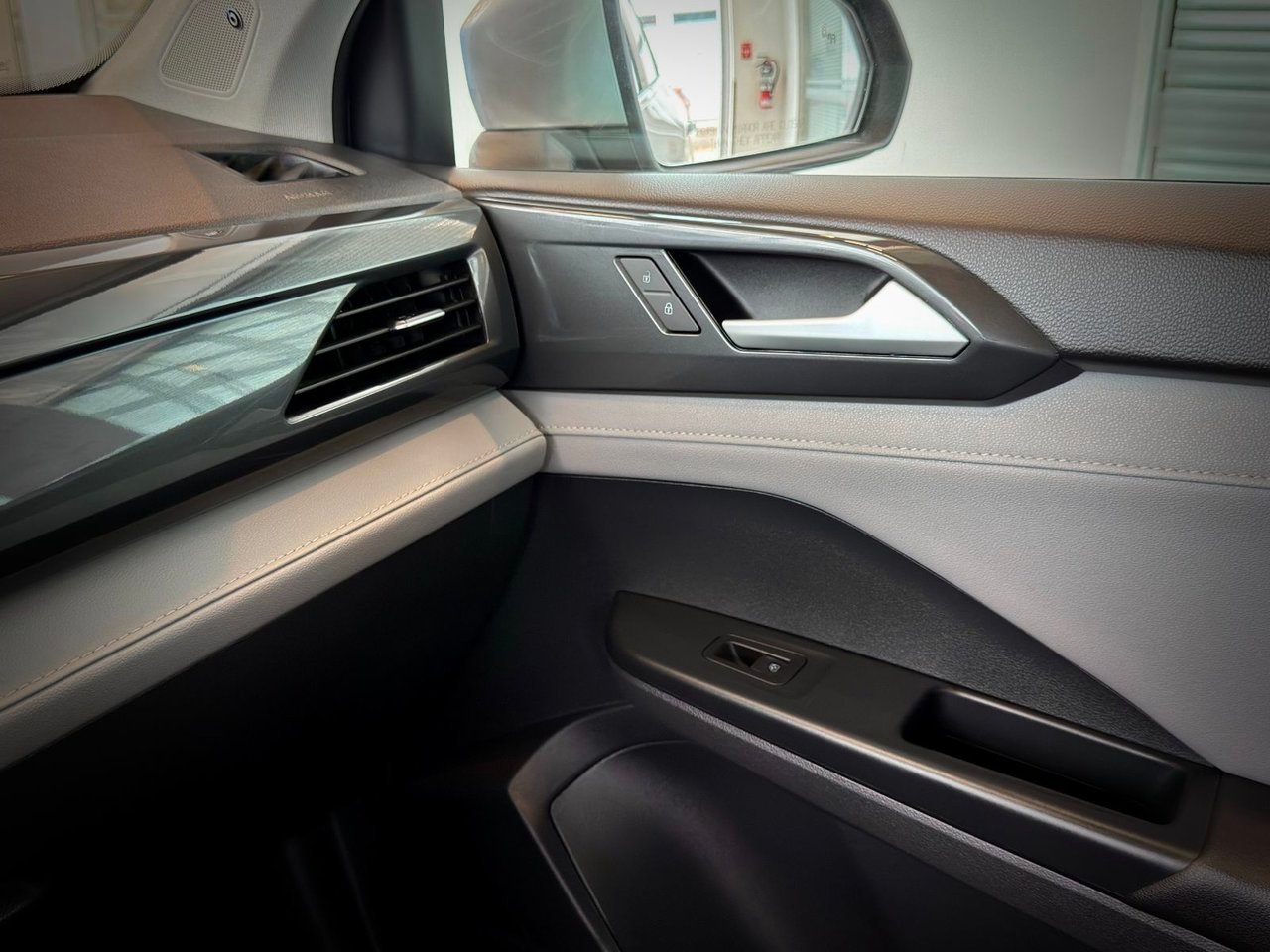 Volkswagen Taos 2023 Argent Notre-Dame-des-Prairies - photo #31