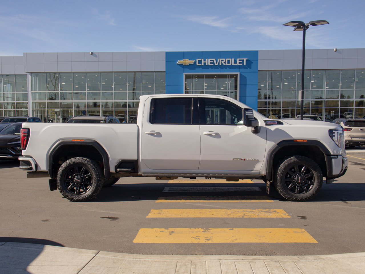 2024 GMC Sierra 2500HD 4WD Crew Cab 159 AT4 White Sherwood Park - photo #12