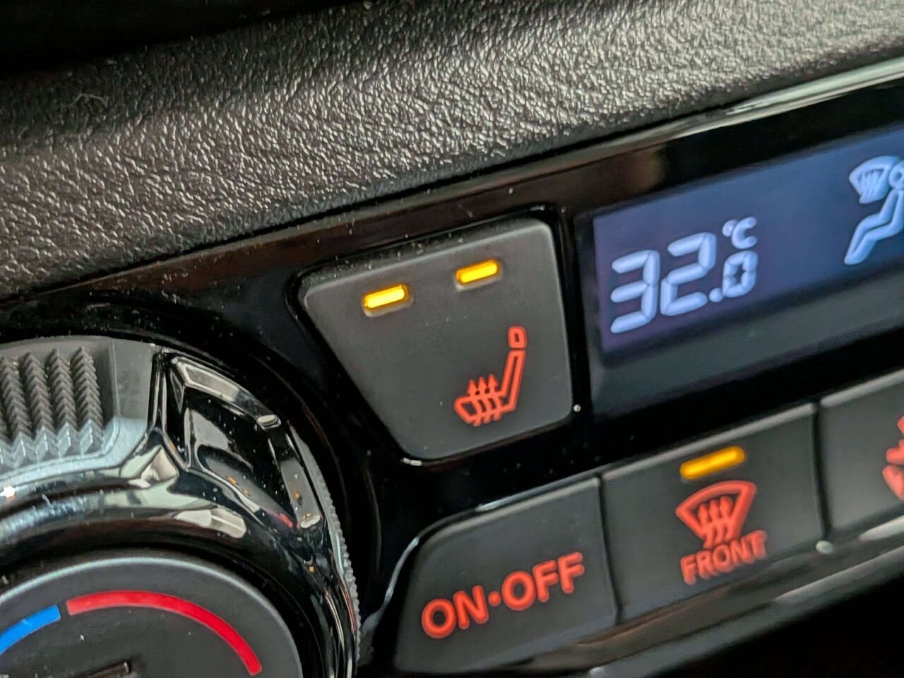 2024 Nissan Kicks SV FWD Grey Val-David - photo #2