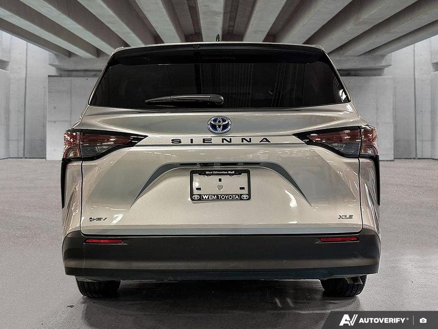 2025 Toyota Sienna XLE 01J9 Celestial Si