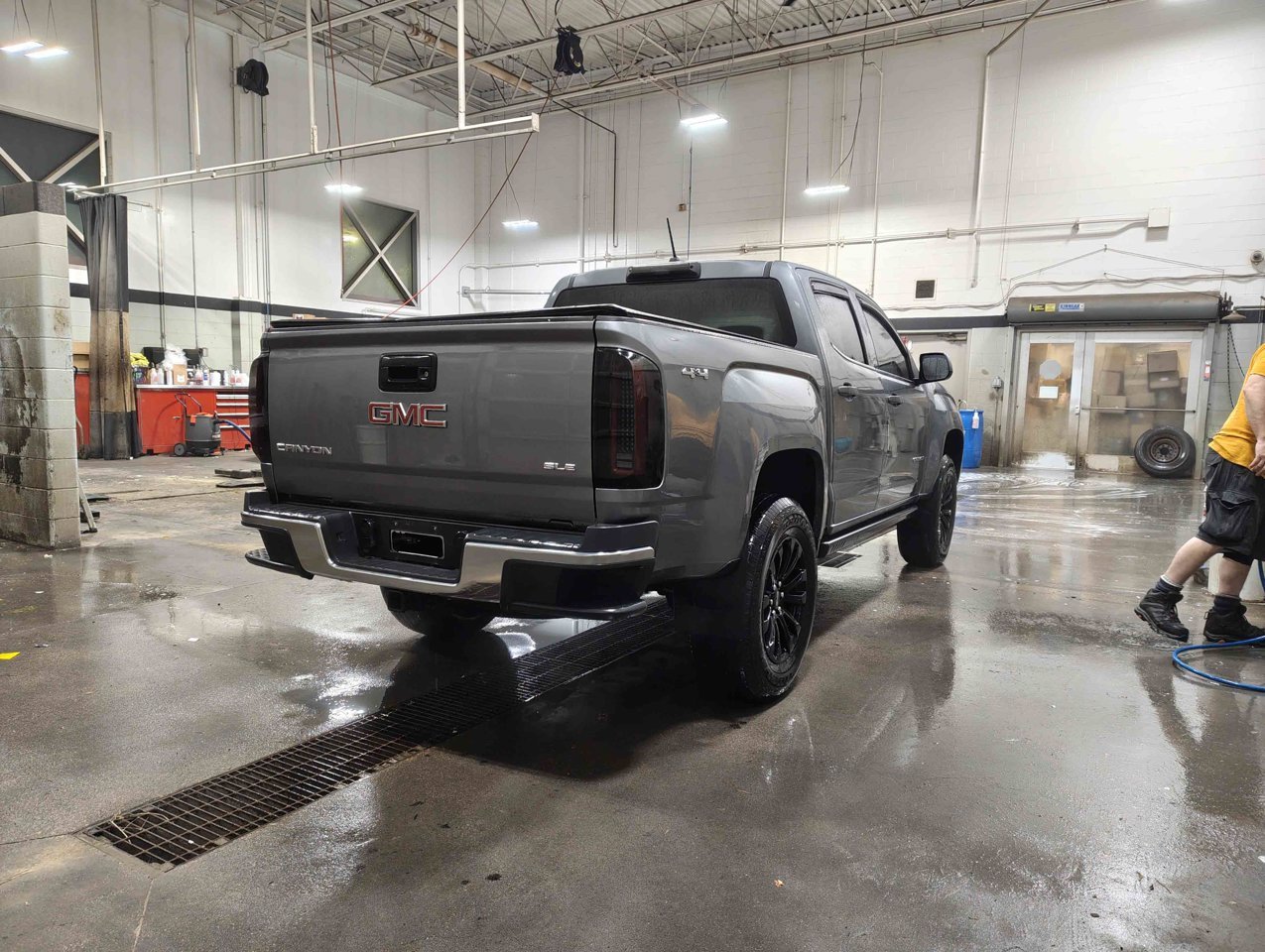 2018 GMC Canyon 4WD Crew Cab 128.3 SLE Grey Sherwood Park - photo #5