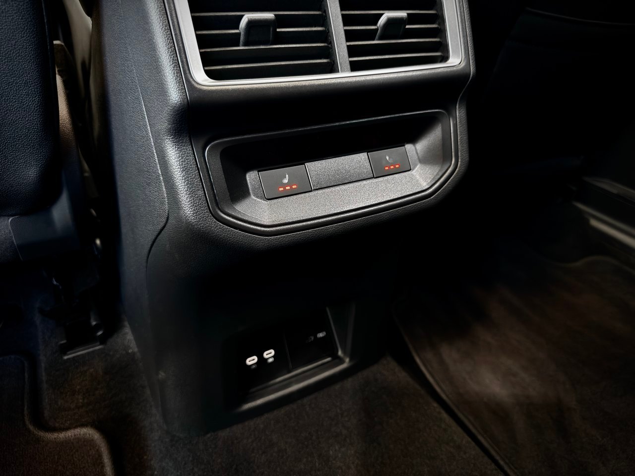 2026 Volkswagen Atlas Cross Sport Black Notre-Dame-des-Prairies - photo #30