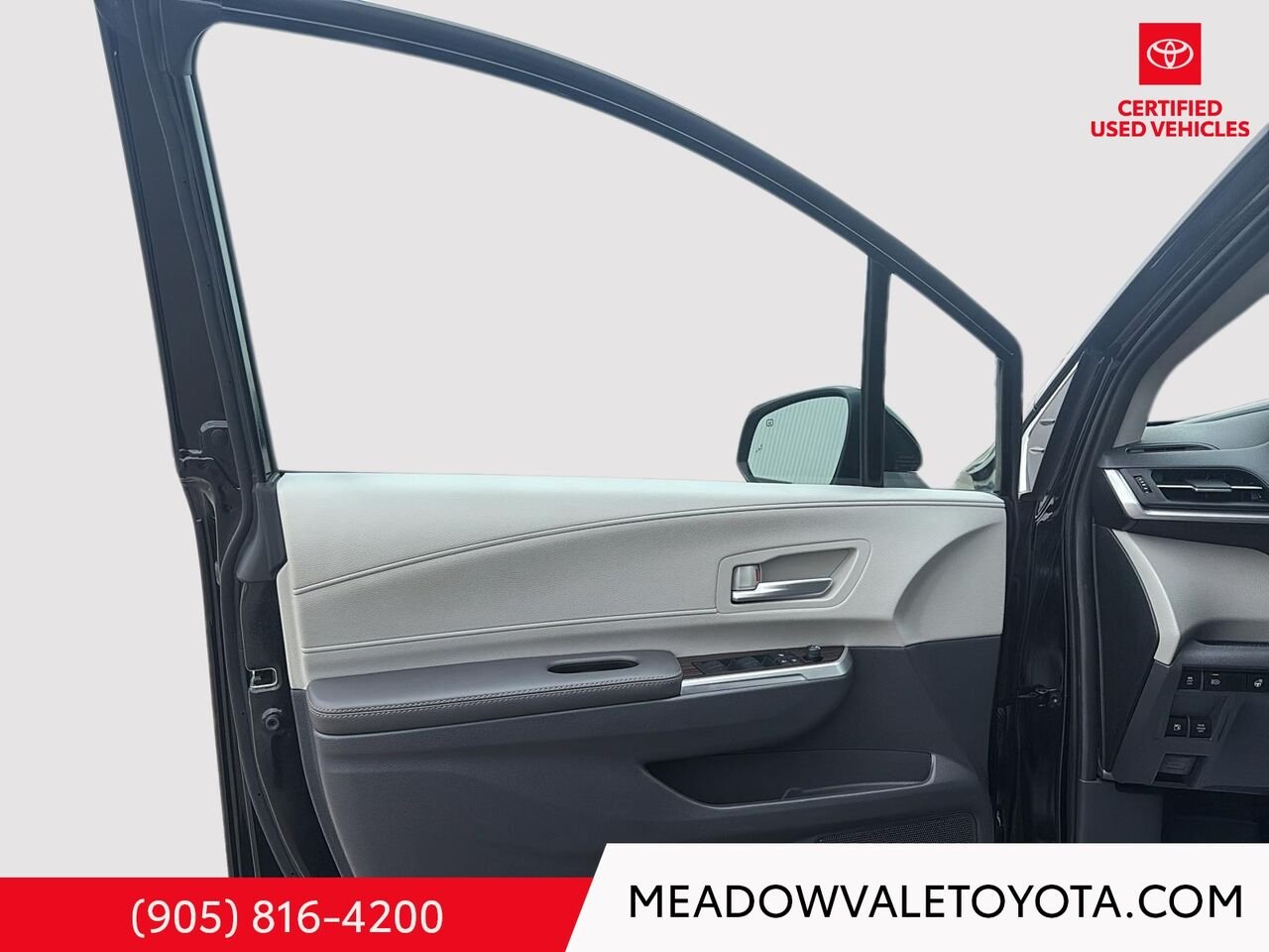 2024 Toyota Sienna Black Mississauga - photo #7