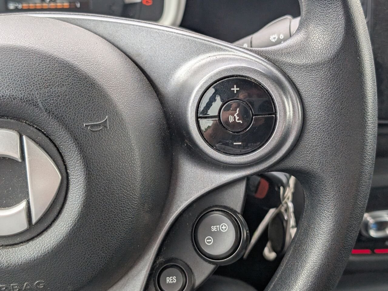 2016 smart fortwo WMEFJ5DA0GK153940 White Sherbrooke - photo #11