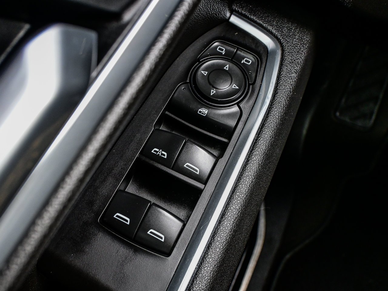 2025 Chevrolet Silverado 1500 4WD Crew Cab 147 LT White Sherwood Park - photo #17