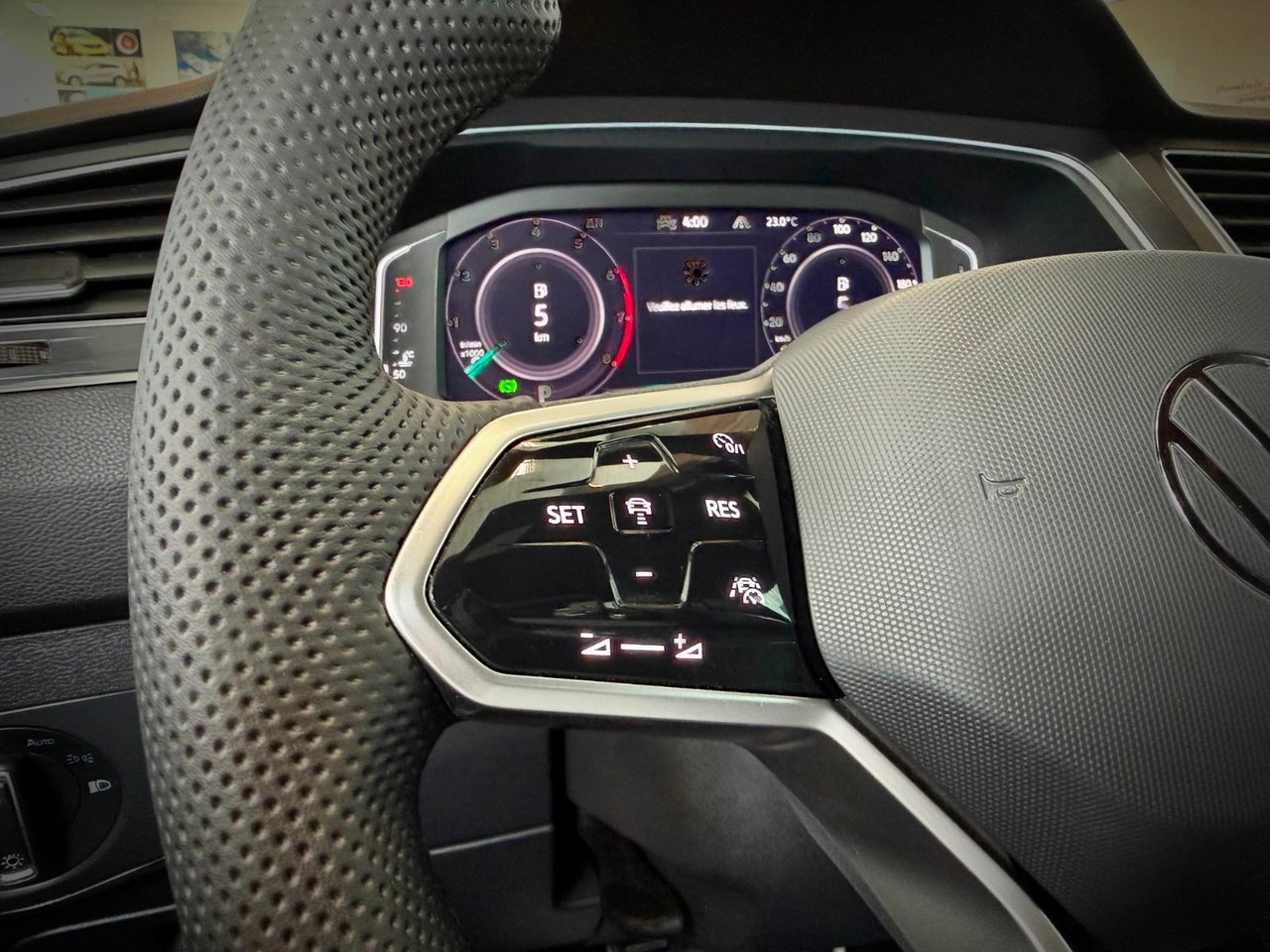 2022 Volkswagen Tiguan Black Notre-Dame-des-Prairies - photo #26