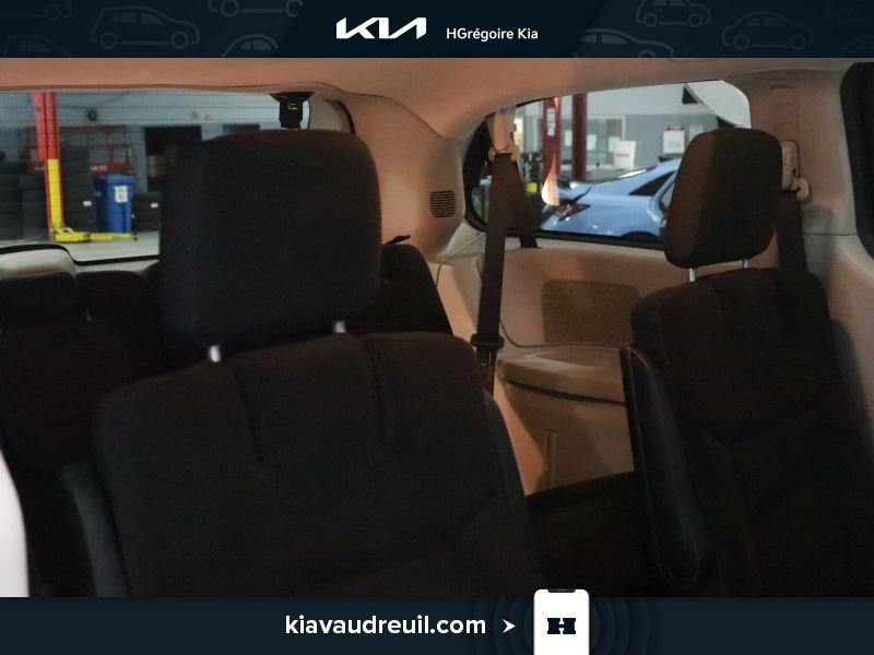 2017 Dodge GR Caravan Blue Laval - photo #23