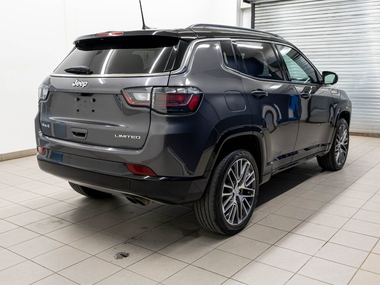2022 Jeep Compass LIMITED 4X4 *TOIT* NAV CUIR SIÈGES VENTIL ALPINE Granite Crystal Saint-Jérôme - photo #9