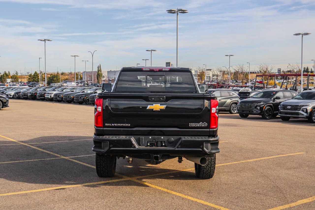 2022 Chevrolet Silverado 3500HD 4WD Crew Cab 159 High Country Black Sherwood Park - photo #6