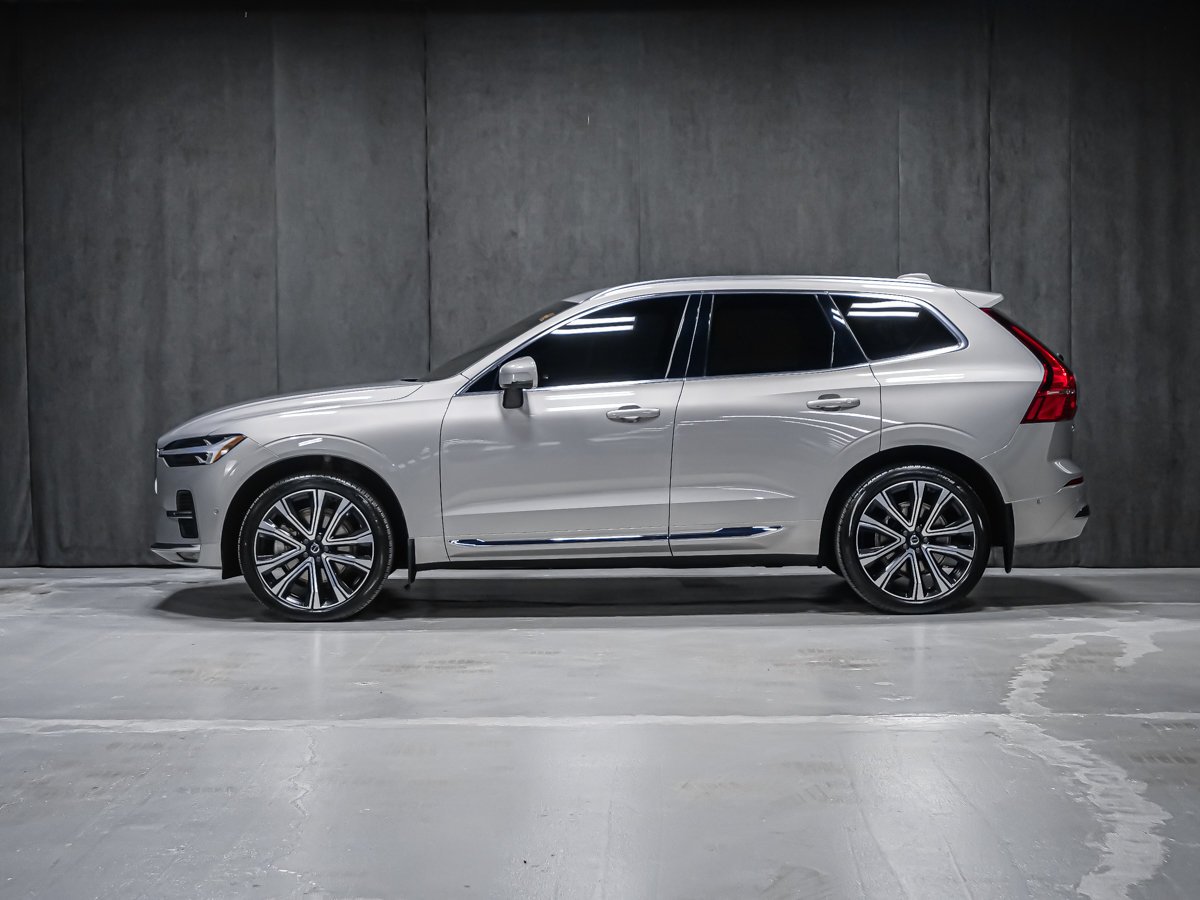 Volvo XC60 B6 ULTIMATE BRIGHT BOWERS WILKINS 2023 Argent Montréal - photo #2