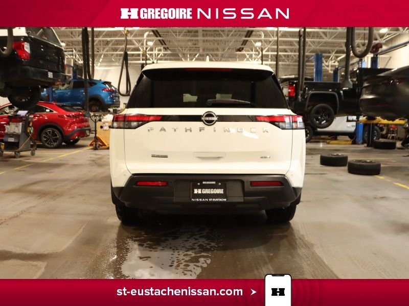 2022 Nissan Pathfinder White Laval - photo #10