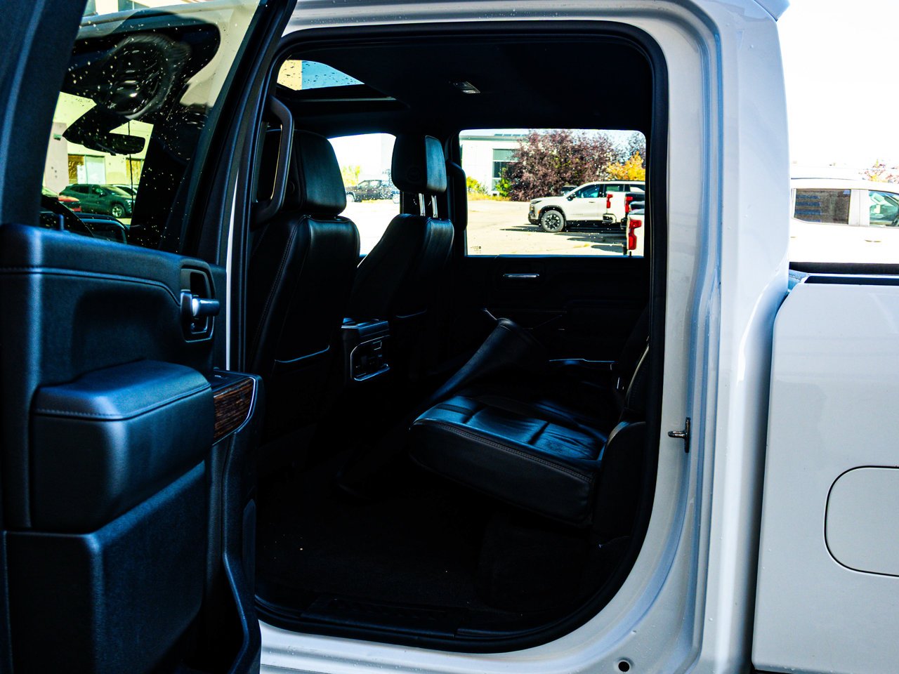 2023 Chevrolet Silverado 3500HD 4WD Crew Cab 159 High Country White Sherwood Park - photo #31