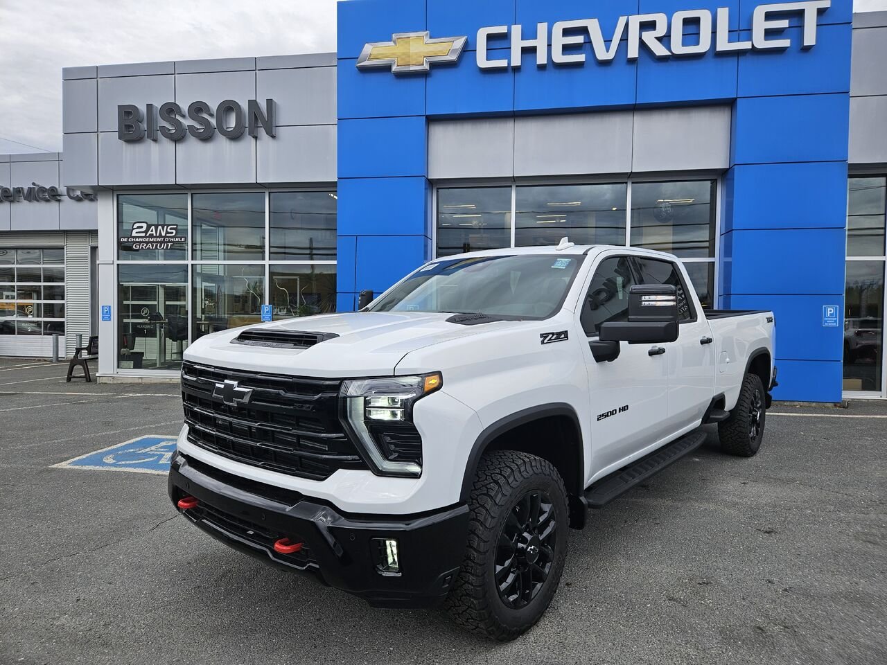 Chevrolet Silverado 2500HD LTZ cabine multiplace 4RM 172 po 2026 Blanc sommet Thetford Mines - photo #0