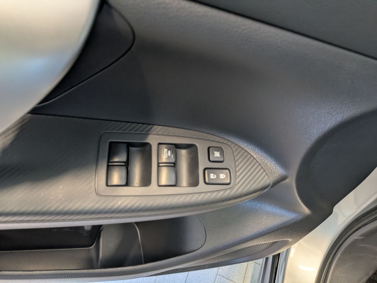2024 Mitsubishi Eclipse Cross Silver Gatineau - photo #5