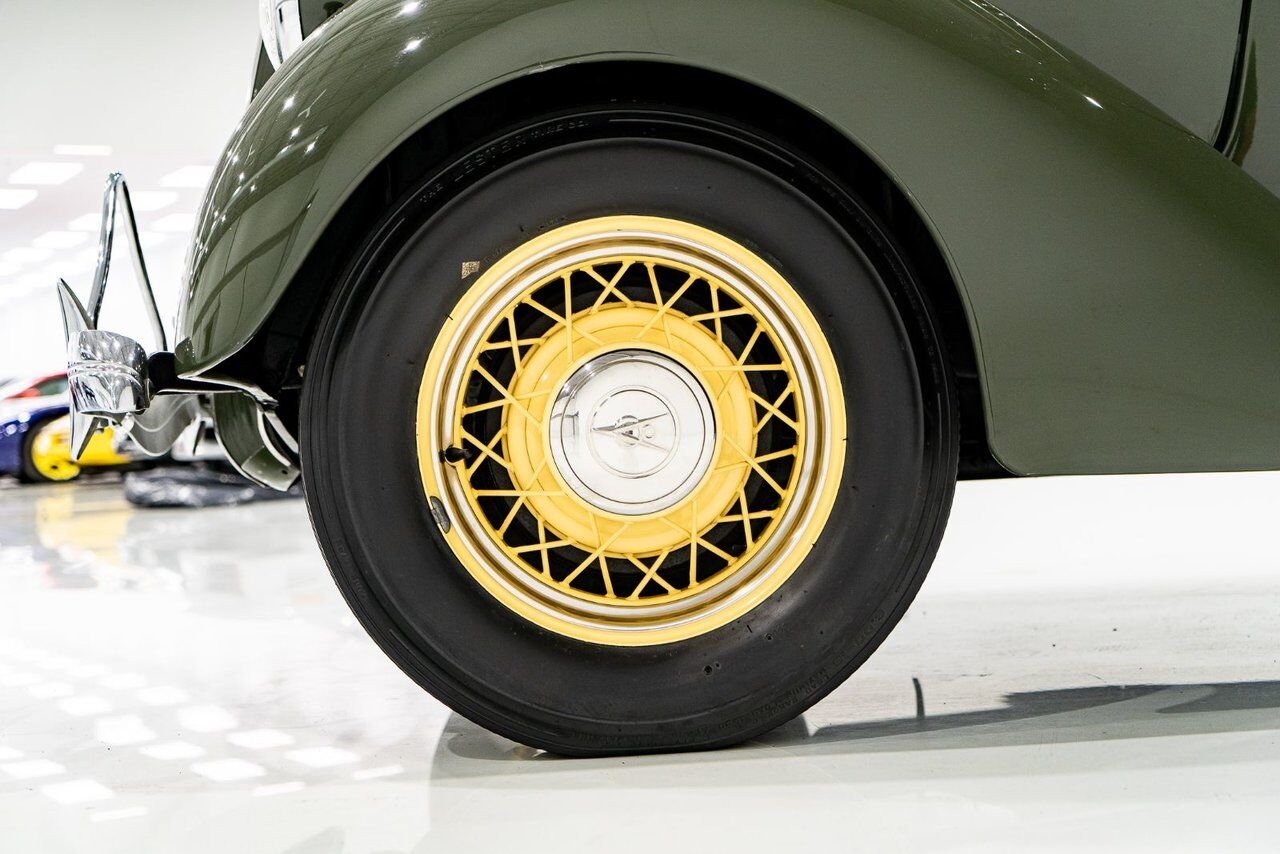 Ford Model 48 Phaeton PRIX EN USD | Beautifully presented in original condition 1936 Vert Montréal - photo #48