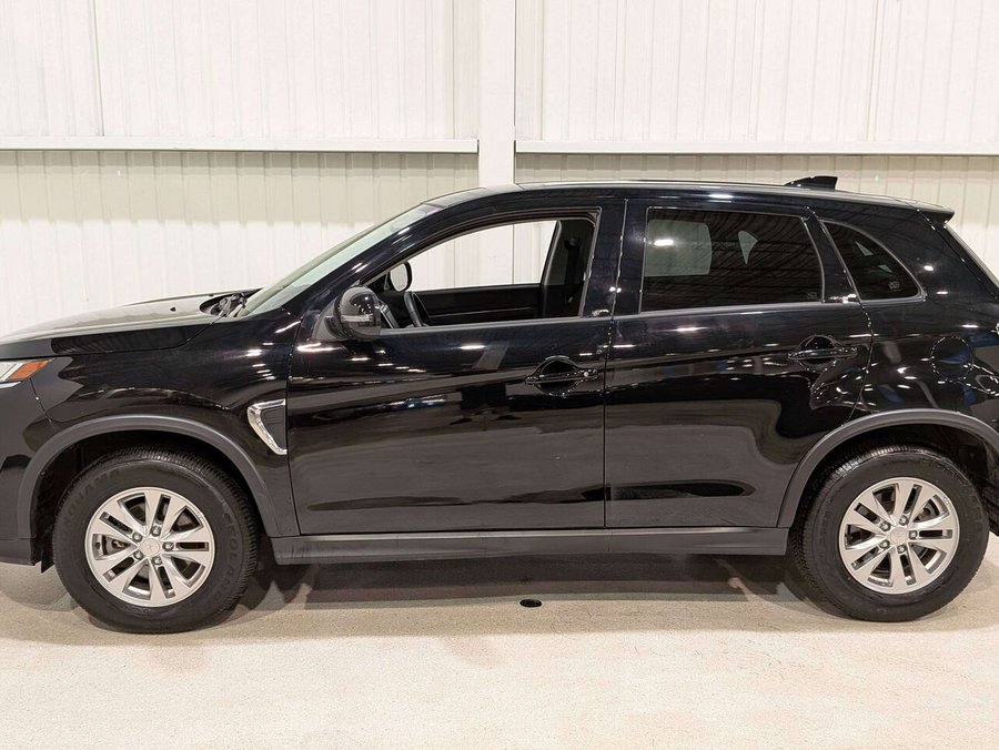 2025 Mitsubishi RVR Black