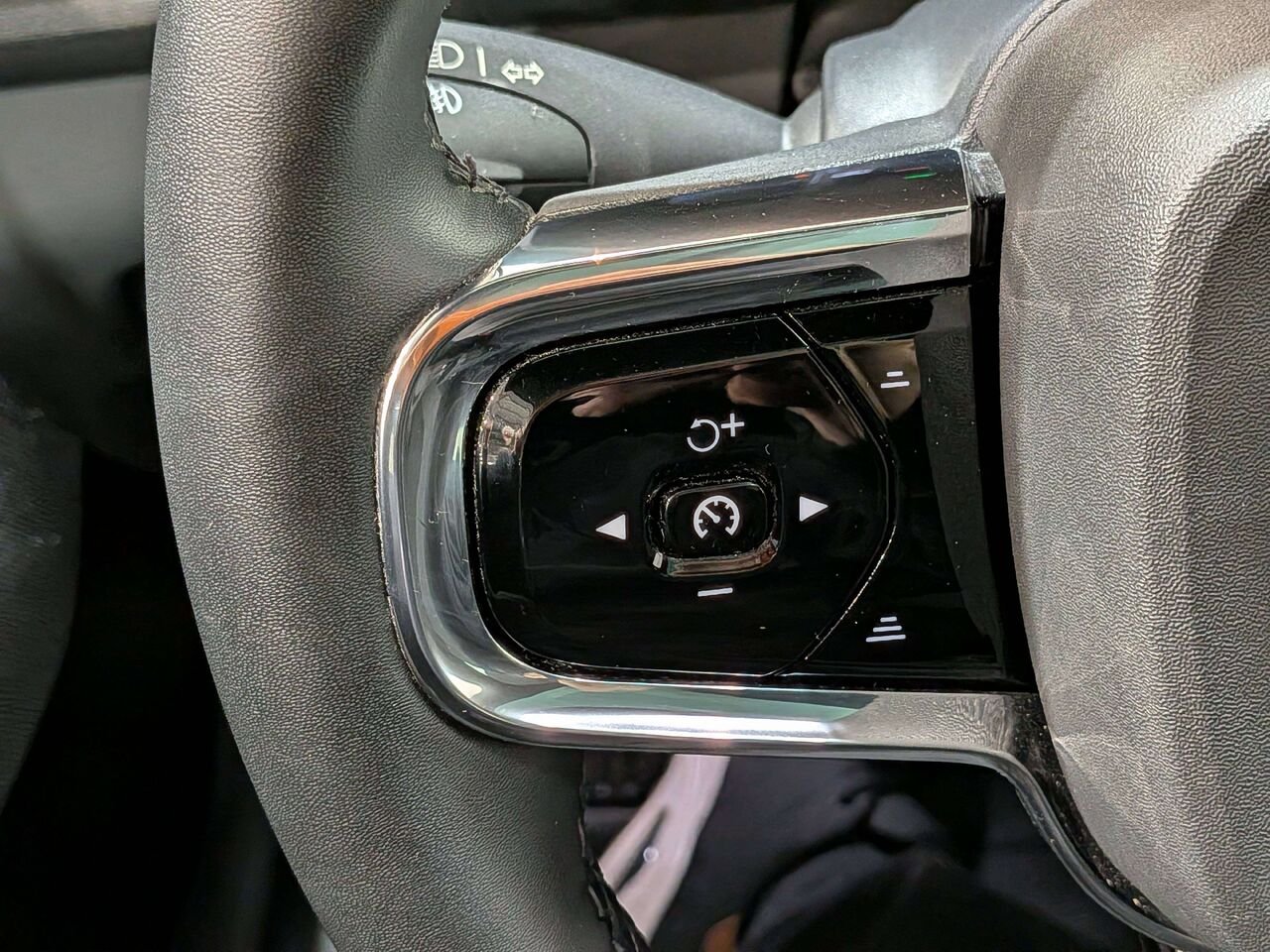 2022 Polestar 2 Long Range Dual Motor Grey Val-David - photo #16