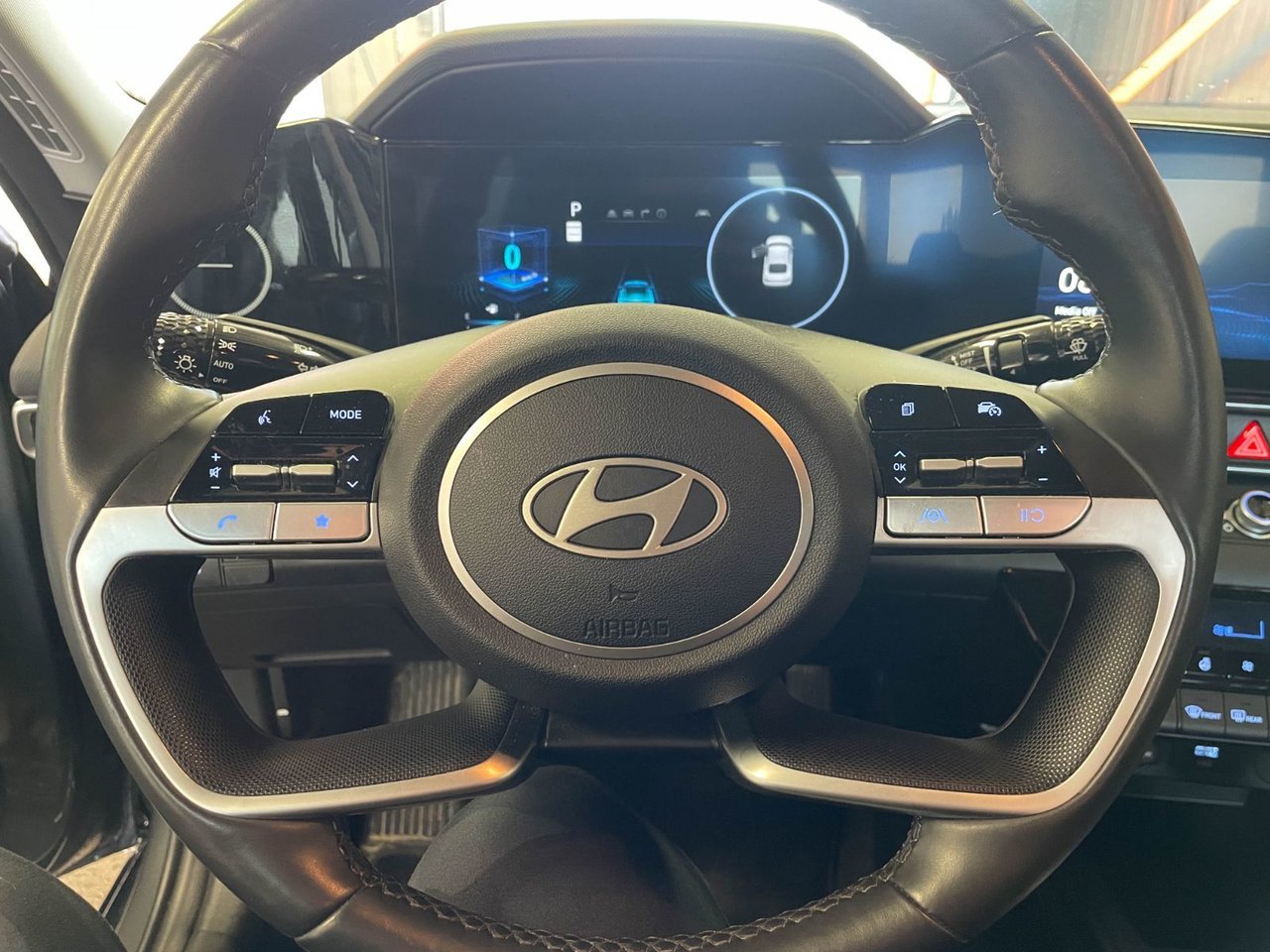 Hyundai Elantra PREFERRED AUTO *TOIT* NAV SIÈGES CHAUFF CARPLAY 2025 gray Saint-Jérôme - photo #15