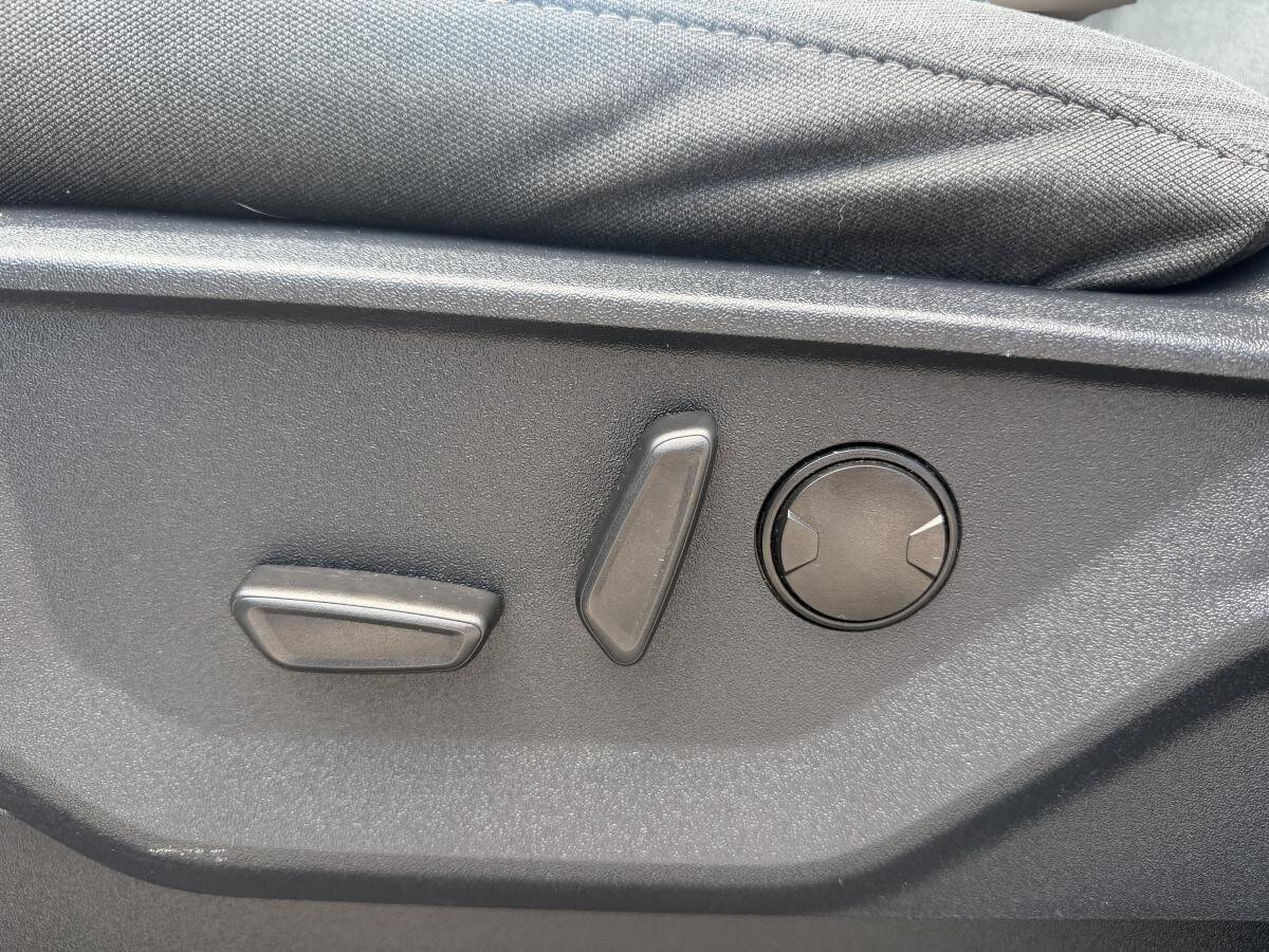 2023 Ford F-150 Lightning White  - photo #8