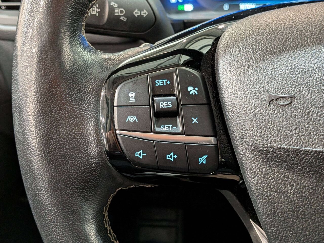2022 Ford Escape Titanium Plug-In Hybrid FWD White Val-David - photo #16
