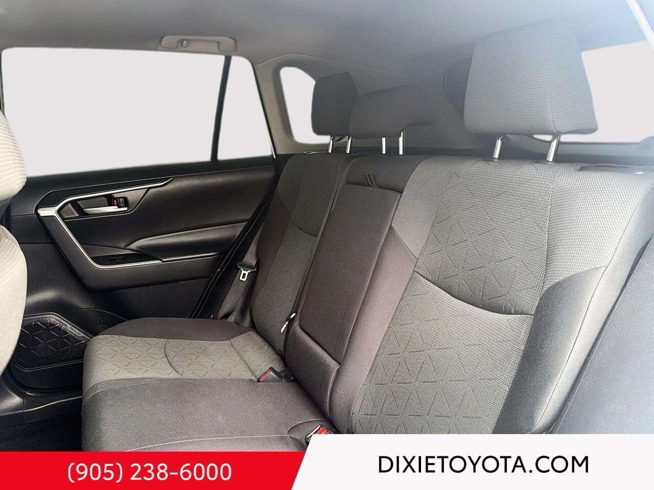 2023 Toyota RAV4 Hybrid XLE AWD / CLEAN CARFAX / HEATED SEATS / MOONROOF / ALLOY WHEELS / CARPLAY AND ANDROID AUTO White Mississauga - photo #19