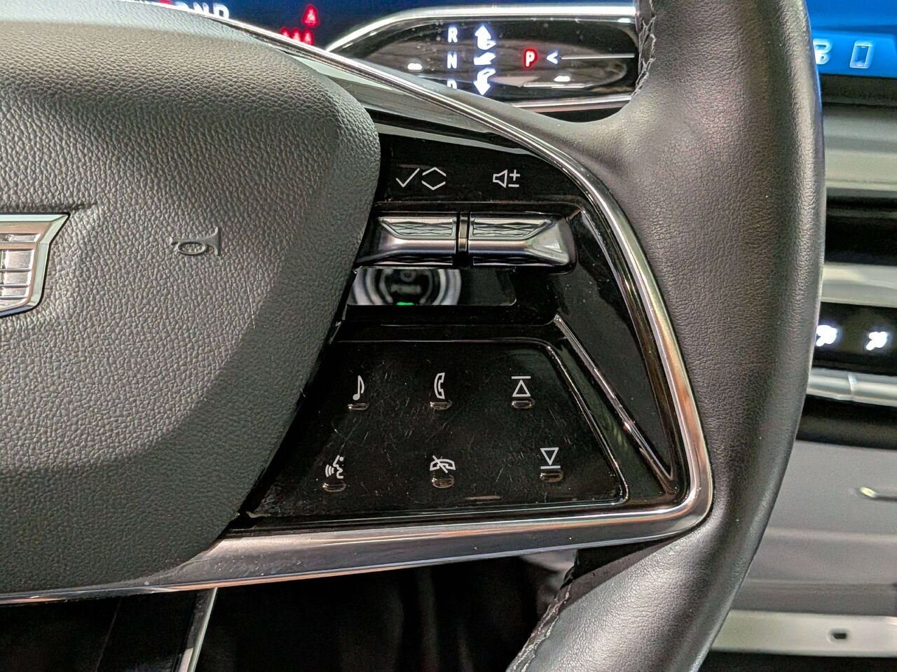 2024 Cadillac LYRIQ 4dr Luxury w/1SD Grey Val-David - photo #16