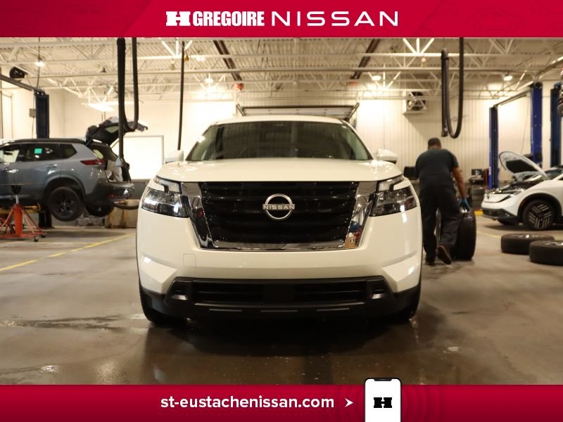 2022 Nissan Pathfinder White Laval - photo #1