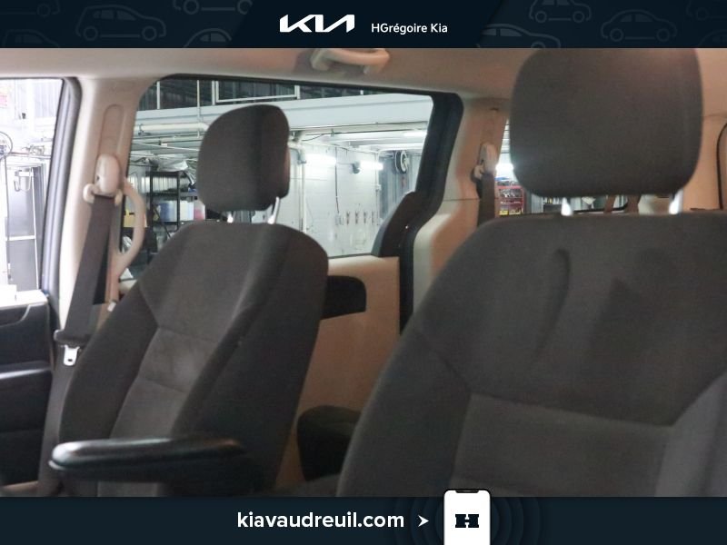 2017 Dodge GR Caravan Blue Laval - photo #9