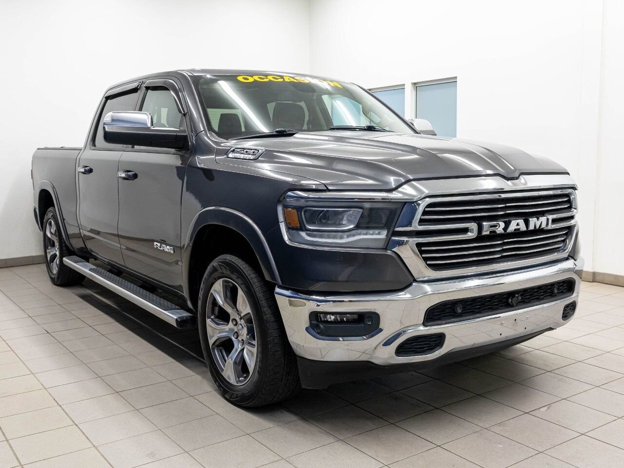 2020 Ram 1500 LARAMIE CREW 4X4 V8 *TOIT* NAV CUIR SIÈGES VENTIL Granite Crystal Saint-Jérôme - photo #10