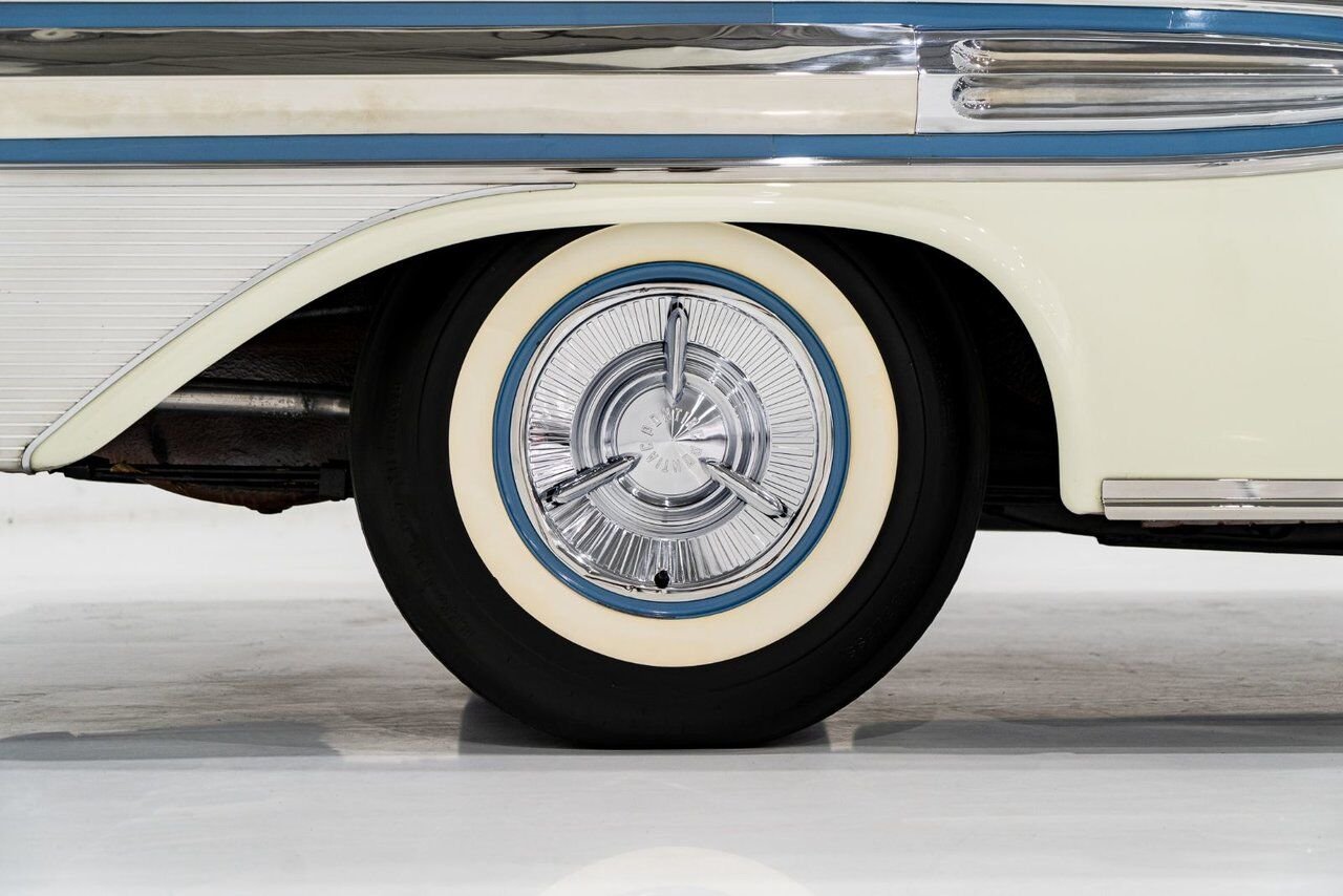 Pontiac Bonneville *PRICE IN USD* Fuel injected 347/315HP 1 of 630 produced 1957 Blanc Montréal - photo #47