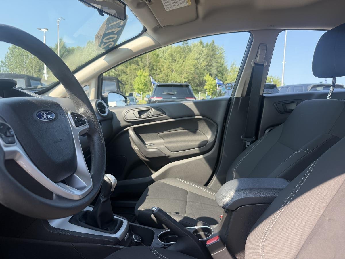 2017 Ford Fiesta Black  - photo #6