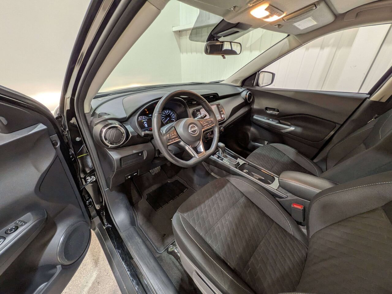 2025 Nissan Kicks Play SV FWD Black Val-David - photo #9