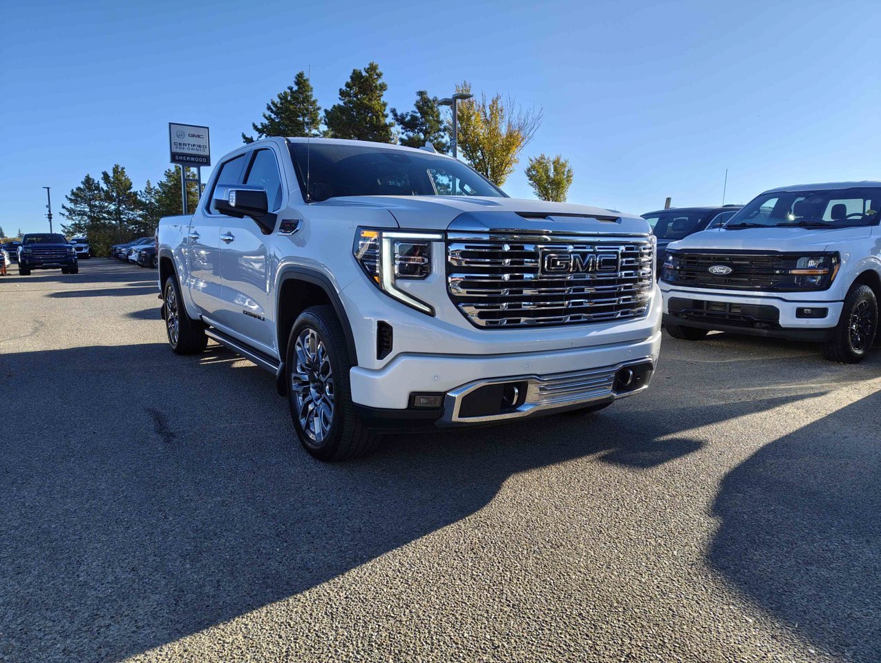2025 GMC Sierra 1500 4WD Crew Cab 147 Denali White Sherwood Park - photo #2