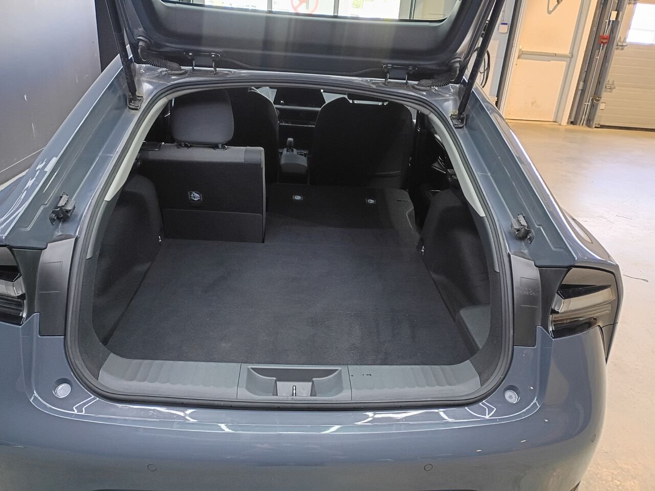 2024 Toyota Prius Prime Grey Blainville - photo #10